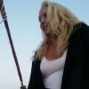 barefoot_blonde