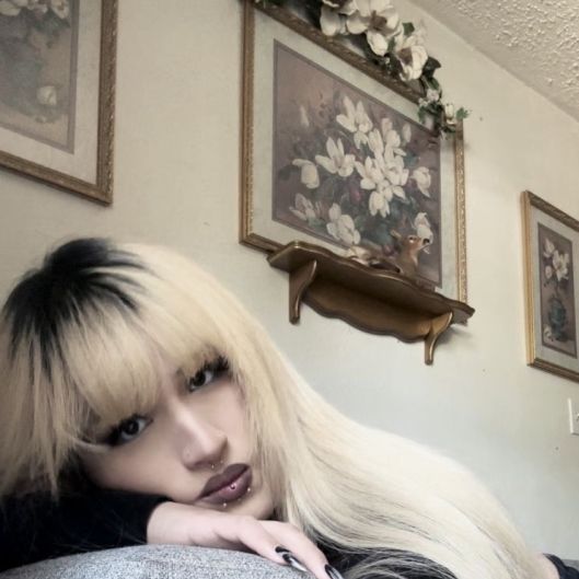 cuddleswithmiaa's picture 2 of 4