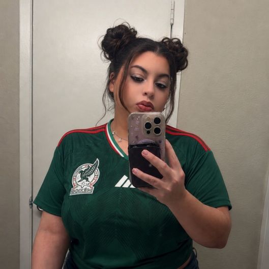 CurvyGirl Picture