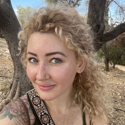 MaidnCurlyCrown Picture