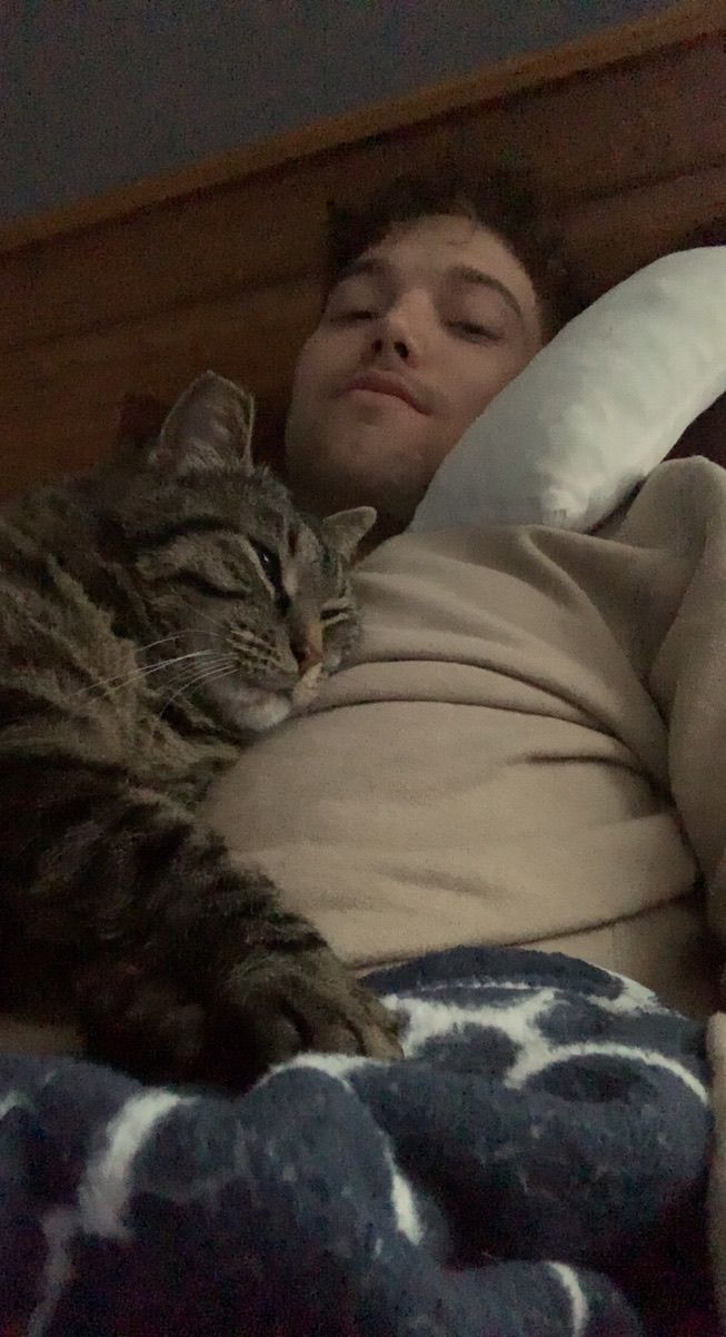 snugglyBoi's picture 3 of 6