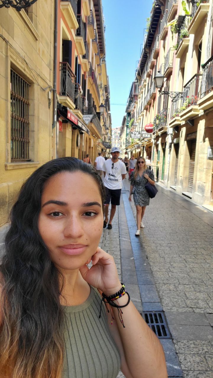 Professional Cuddler in Paris, IledeFrance, FR CuddlewithV