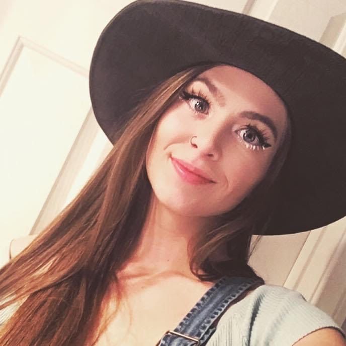 Professional Cuddler in Cincinnati, Ohio | MissSphynx