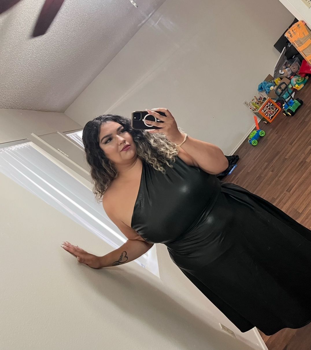 Julianna_20's picture 4 of 6
